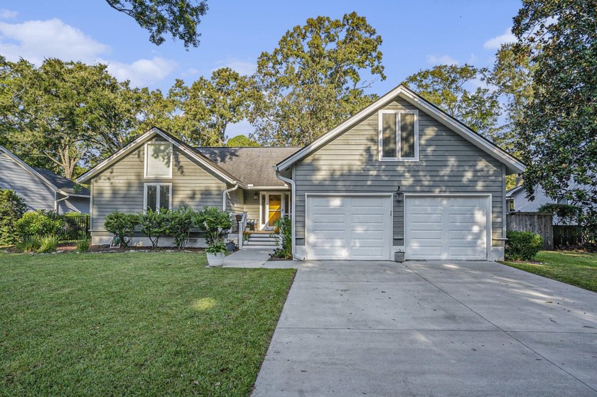 Don't miss this opportunity to own in the coveted Snee Farm - Beach Home for sale in Mount Pleasant, South Carolina on Beachhouse.com