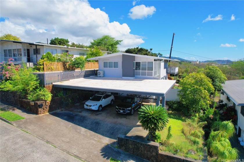 Welcome to this beautiful recently renovated home in the - Beach Home for sale in Honolulu, Hawaii on Beachhouse.com