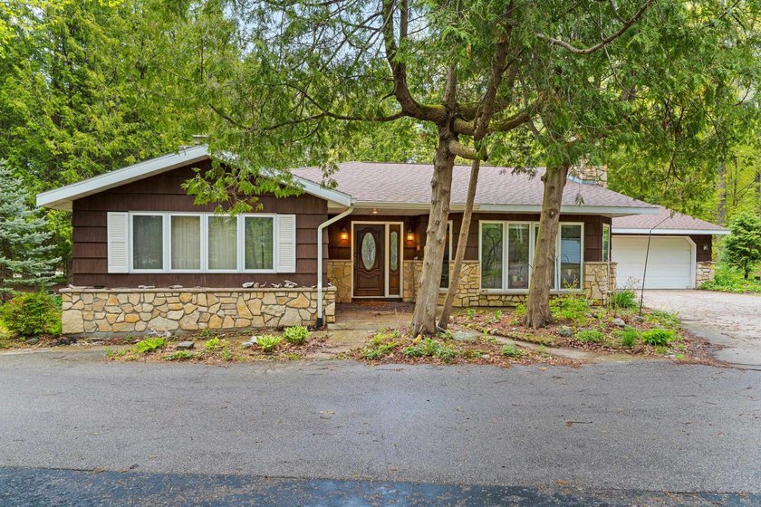 Rare opportunity! Sprawling waterfront ranch on Bay of Green Bay - Beach Home for sale in Sturgeon Bay, Wisconsin on Beachhouse.com