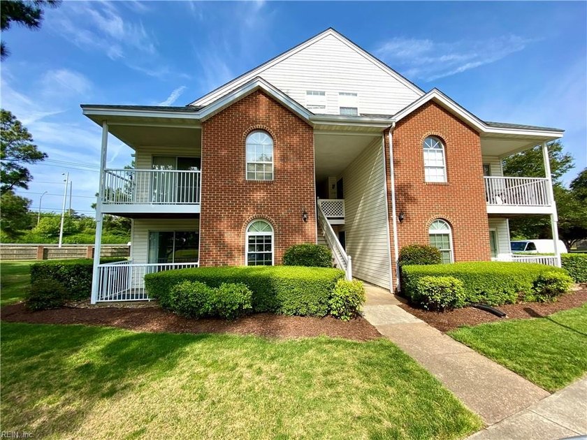 Inviting first floor corner condo in the heart of Virginia Beach - Beach Condo for sale in Virginia Beach, Virginia on Beachhouse.com