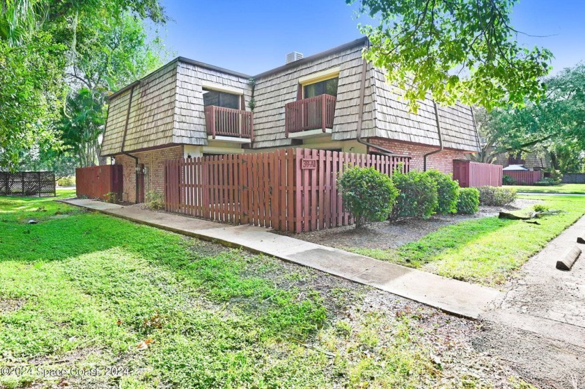 Lovely 2 bedrooms 2 1/2 baths townhome.  Fenced in courtyard - Beach Townhome/Townhouse for sale in Melbourne, Florida on Beachhouse.com