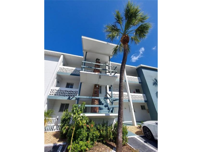 Fabulous and affordable winter escape   Or easy living permanent - Beach Condo for sale in Bradenton, Florida on Beachhouse.com