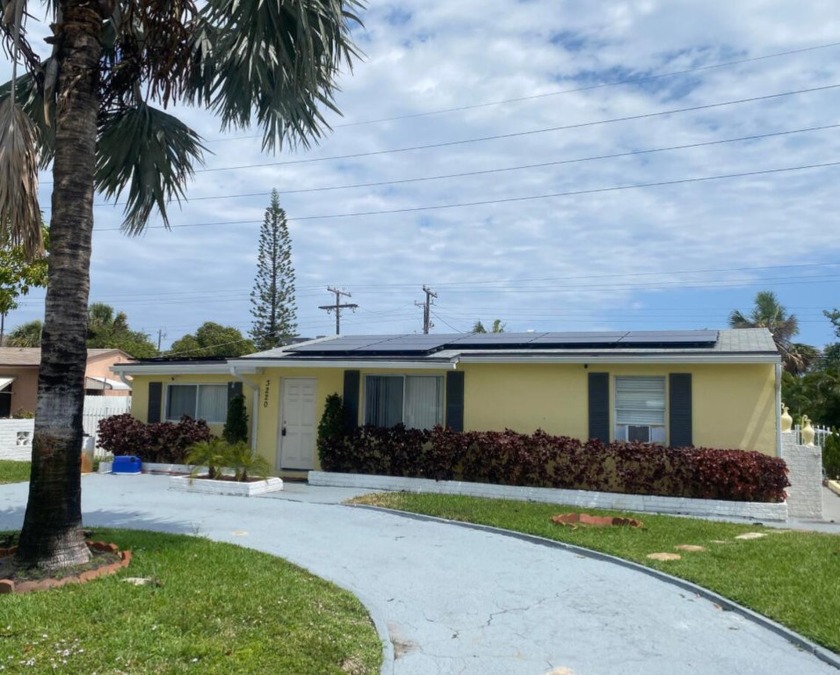 Beautiful 3/2 pool home with added DEN that can be used for - Beach Home for sale in Riviera Beach, Florida on Beachhouse.com