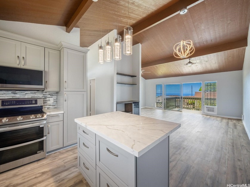 The only 4-bedroom corner end-unit available! Enjoy sweeping - Beach Condo for sale in Kapolei, Hawaii on Beachhouse.com