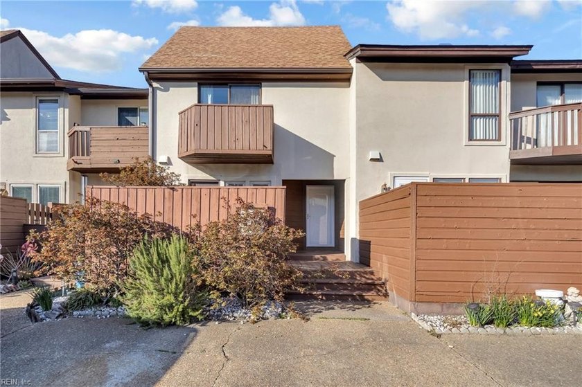 Take in the beauty of this stunning waterfront residence - Beach Home for sale in Hampton, Virginia on Beachhouse.com