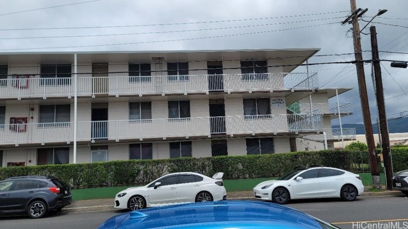 This 2-bedroom, 1-bath home offers one of the largest floor - Beach Condo for sale in Honolulu, Hawaii on Beachhouse.com