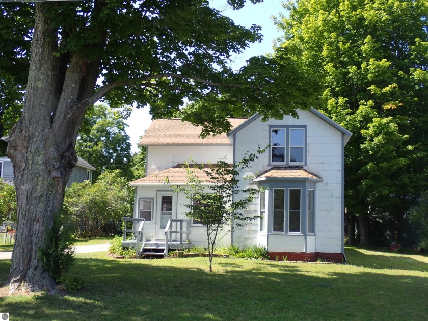 Prime location nestled in a desirable neighborhood , just a - Beach Home for sale in Frankfort, Michigan on Beachhouse.com