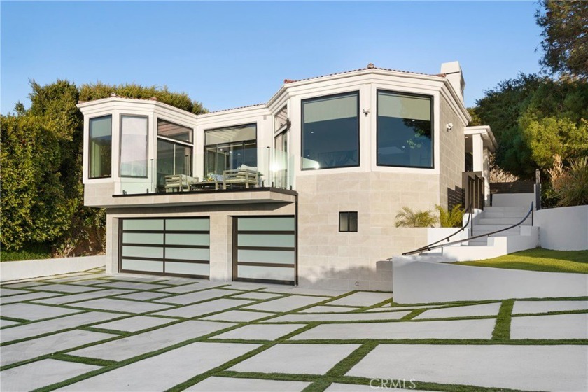 Welcome to a breathtaking blend of luxury, style, and amazing - Beach Home for sale in Rancho Palos Verdes, California on Beachhouse.com