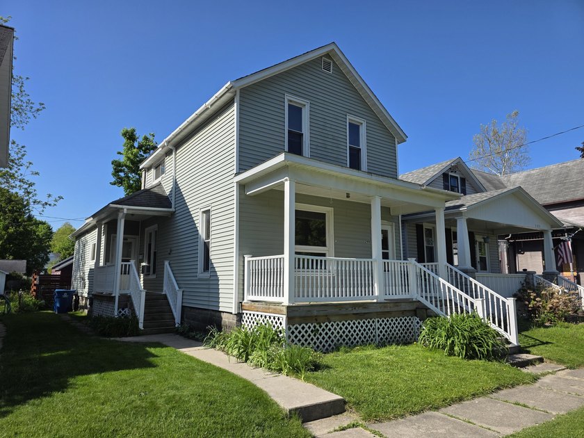 Affordable opportunity in the heart of Manistee! Conveniently - Beach Home for sale in Manistee, Michigan on Beachhouse.com