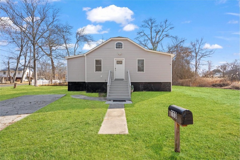 This charming ranch is the perfect picture of affordability - Beach Home for sale in Mastic Beach, New York on Beachhouse.com
