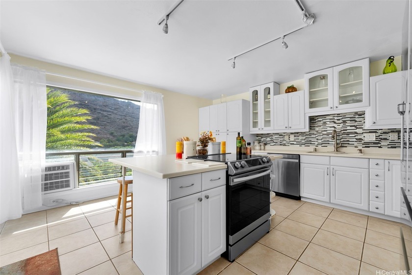 Spacious 4-bedroom, 2.5-bath townhouse in desirable Mariner's - Beach Condo for sale in Honolulu, Hawaii on Beachhouse.com