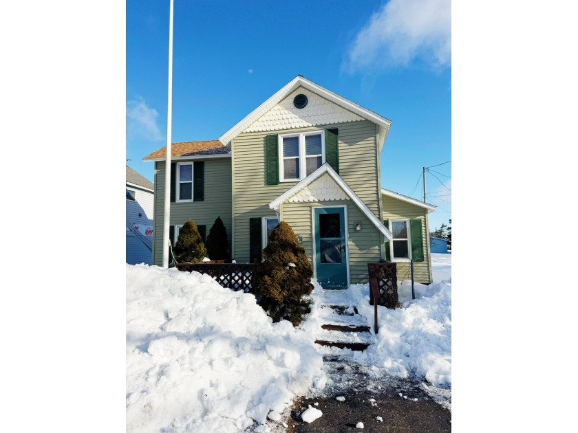 Spacious 5-bedroom, 2-bath home in the heart of Mackinaw City - Beach Home for sale in Mackinaw City, Michigan on Beachhouse.com