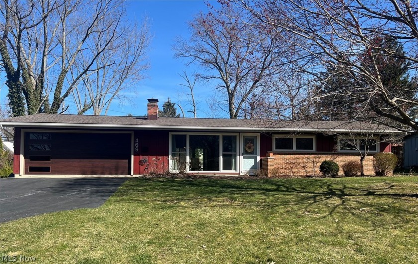 Beautiful mid'century modern ranch with close proximity to Lake - Beach Home for sale in Bay Village, Ohio on Beachhouse.com