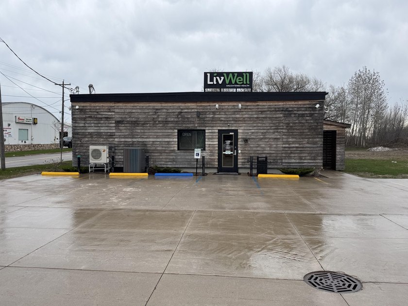 With nearly 2,150 square feet on just under an acre this - Beach Commercial for sale in Sault Sainte Marie, Michigan on Beachhouse.com