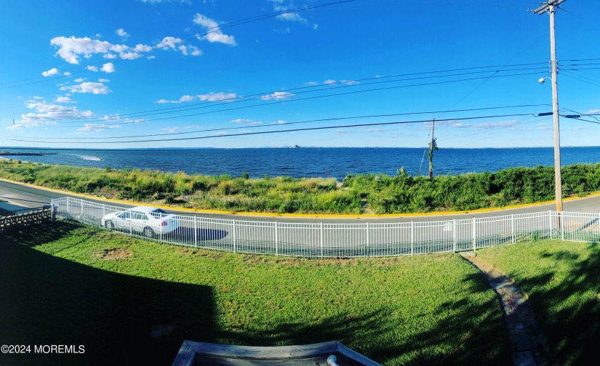 This modern 3-bedroom raised ranch, built in 2017, offers a - Beach Home for sale in Leonardo, New Jersey on Beachhouse.com