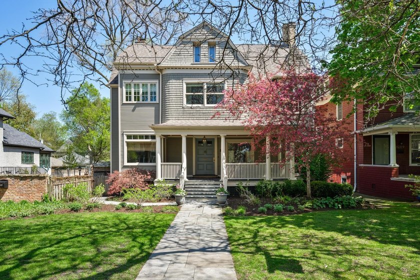 Prepare to be impressed! This 6 bedroom/3.1 bath, magazine - Beach Home for sale in Evanston, Illinois on Beachhouse.com