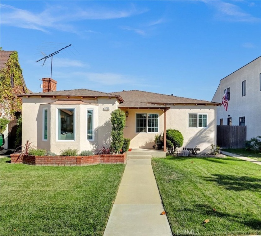 Located in the highly desirable community of Bixby Knolls in - Beach Home for sale in Long Beach, California on Beachhouse.com