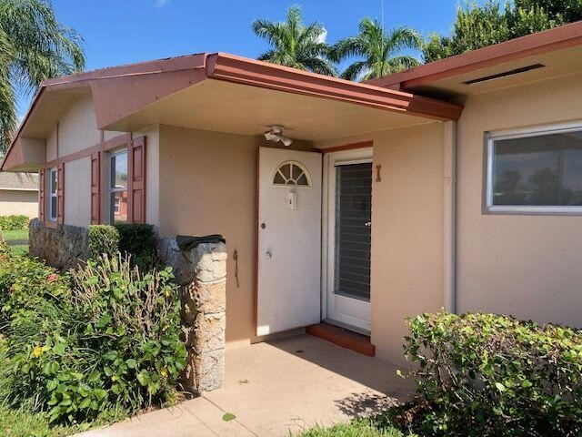 LOCATION IS THE KEY! WELL MAINTAINED GROUNDS. INTERIOR UNIT WITH - Beach Home for sale in West Palm Beach, Florida on Beachhouse.com