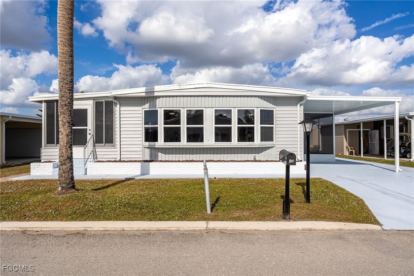 Welcome to your dream home in the beautiful Six Lakes Country - Beach Home for sale in North Fort Myers, Florida on Beachhouse.com