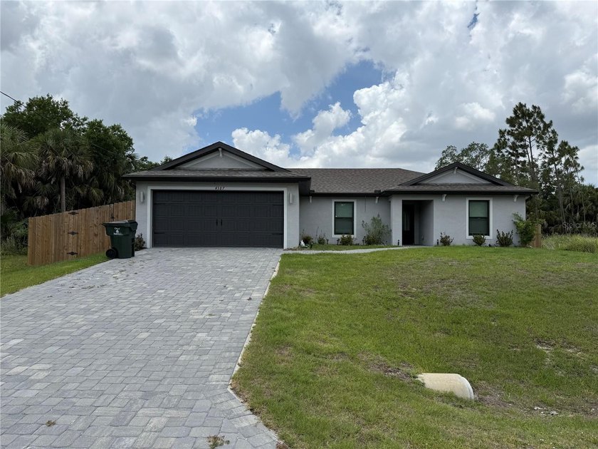Short Sale. SHORT SALE!!  SHORT SALE!! Seller accepting CASH and - Beach Home for sale in North Port, Florida on Beachhouse.com