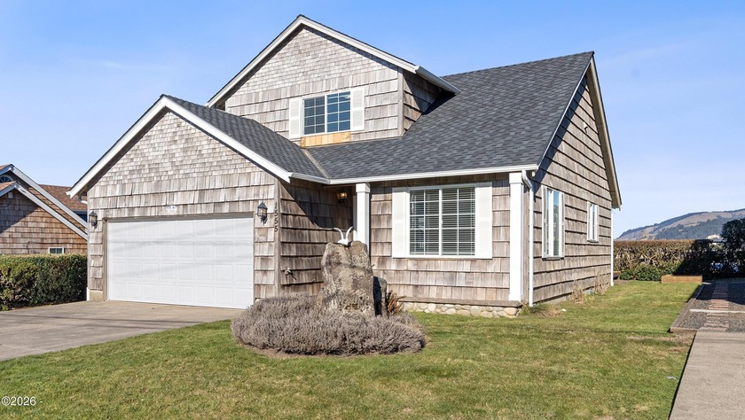 Welcome to SeaHaven, a pristine coastal retreat in the - Beach Home for sale in Lincoln City, Oregon on Beachhouse.com