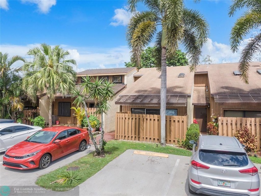 Welcome Home! This Fee-simple Townhome is centrally located in - Beach Townhome/Townhouse for sale in Davie, Florida on Beachhouse.com