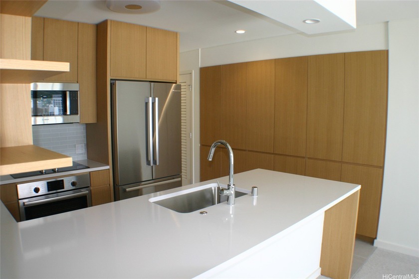 PRICED TO SELL AT $899K. This exceptional residence stands above - Beach Condo for sale in Honolulu, Hawaii on Beachhouse.com