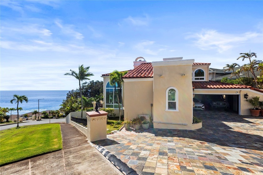 Freshly renovated and move-in ready, this Hawaii Loa Ridge home - Beach Home for sale in Honolulu, Hawaii on Beachhouse.com