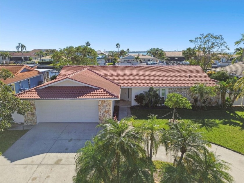 Welcome to your tropical waterfront paradise located in the - Beach Home for sale in New Port Richey, Florida on Beachhouse.com