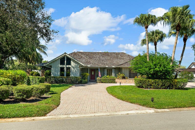 Welcome to this beautiful 3-bedroom, 3-bathroom single-family - Beach Home for sale in Stuart, Florida on Beachhouse.com