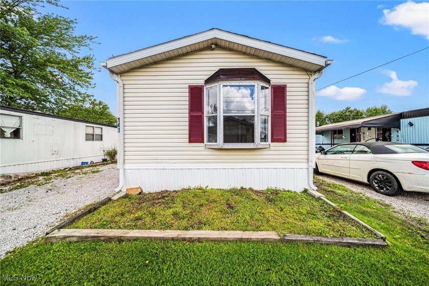 Beautifully Updated 3-Bedroom Mobile Home Near Lake Erie - Beach Home for sale in Madison, Ohio on Beachhouse.com