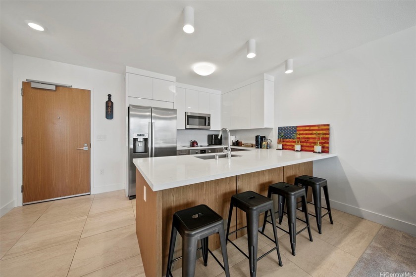 This is one of the rare units in the building that COMES WITH A - Beach Condo for sale in Honolulu, Hawaii on Beachhouse.com