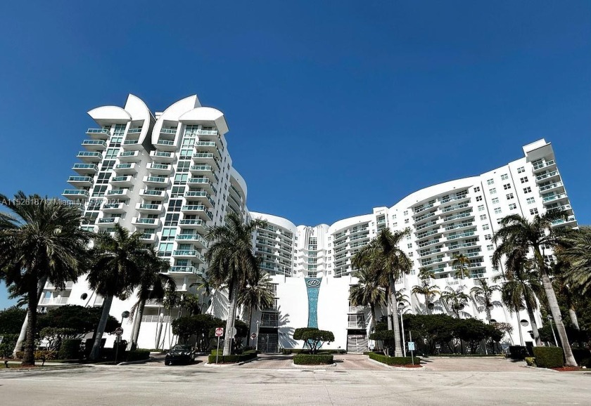 LUXURIOUS WATERFRONT AND GATED COMMUNITY CONDO AT NORTH BAY - Beach Condo for sale in North Bay Village, Florida on Beachhouse.com