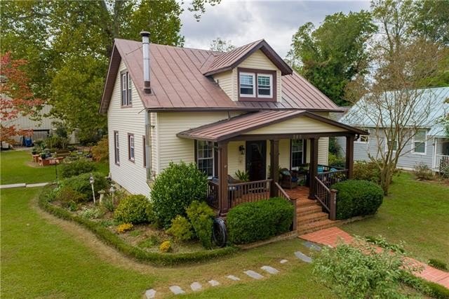 All the charm of yesteryear coupled with today's modern comforts - Beach Home for sale in Urbanna, Virginia on Beachhouse.com