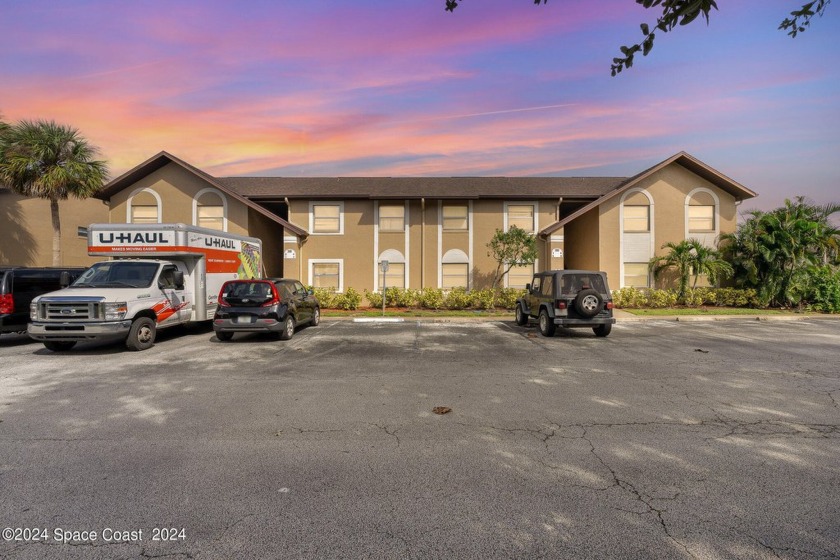 Spacious, top floor, end unit condo with inside laundry area - Beach Condo for sale in Merritt Island, Florida on Beachhouse.com