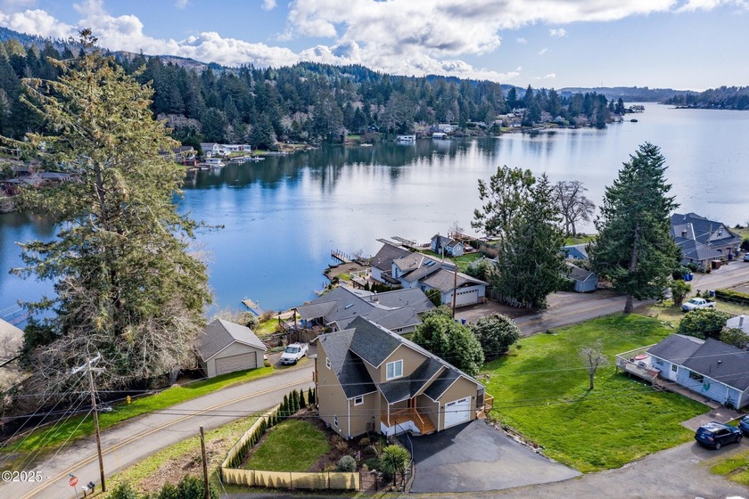 Quality custom-built lake view home in sunny Neotsu! Expansive - Beach Home for sale in Neotsu, Oregon on Beachhouse.com