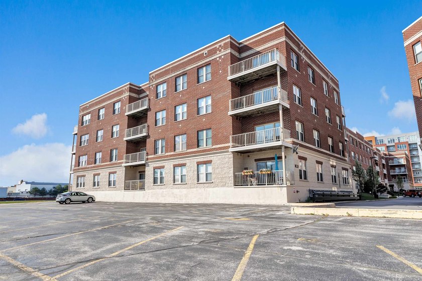 Carefree living in the heart of Green Bay. Convenient location - Beach Condo for sale in Green Bay, Wisconsin on Beachhouse.com