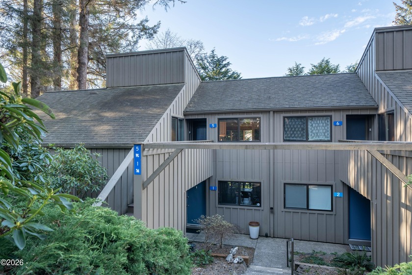 Welcome to your cozy new home, located in the highly desirable - Beach Condo for sale in Lincoln City, Oregon on Beachhouse.com