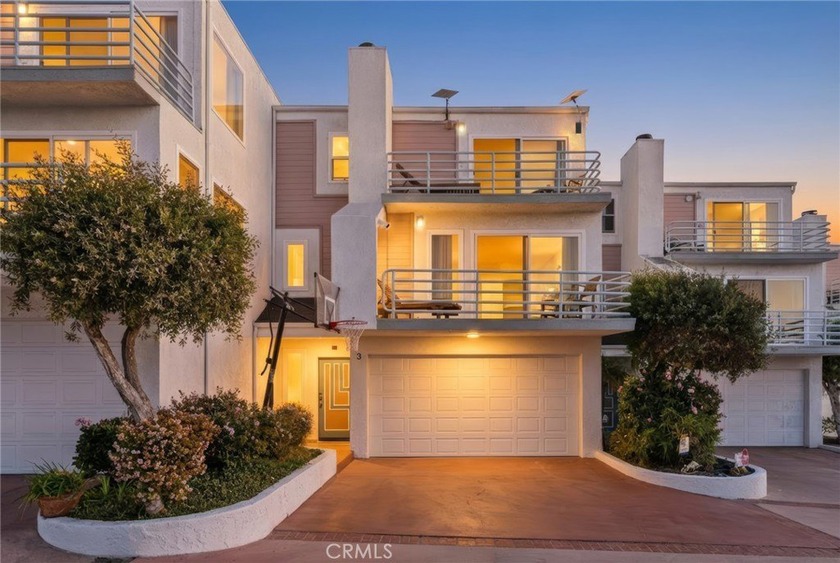 Perched above it all, 867 Aubrey Court #3 delivers truly - Beach Townhome/Townhouse for sale in Hermosa Beach, California on Beachhouse.com