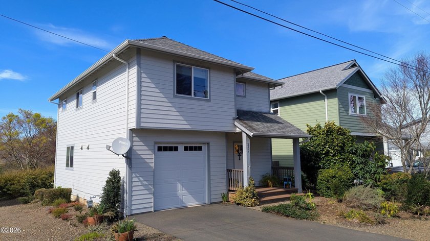 Discover contemporary luxury in this stunning 2021-built home - Beach Home for sale in Lincoln City, Oregon on Beachhouse.com