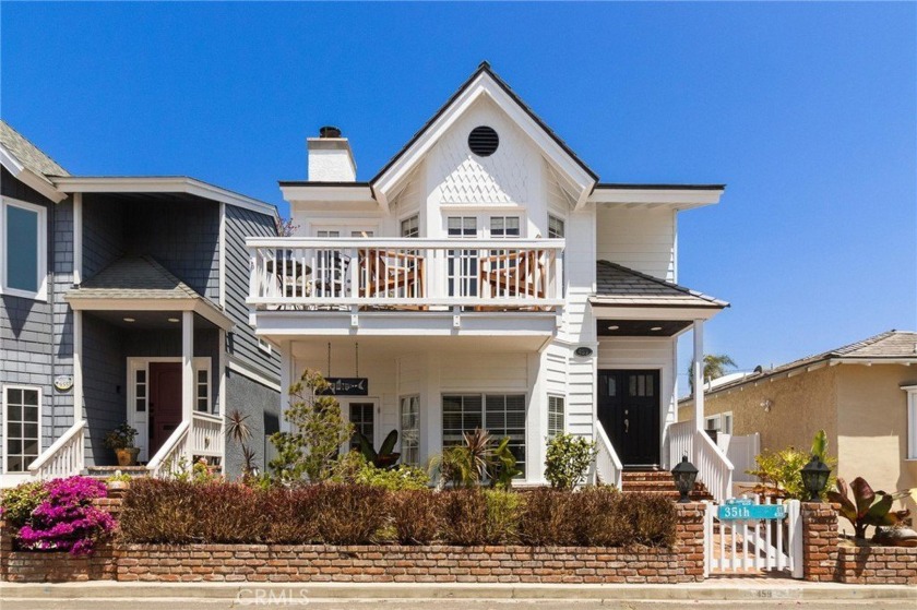 Located just four short blocks to the beach on a sunny south - Beach Home for sale in Manhattan Beach, California on Beachhouse.com