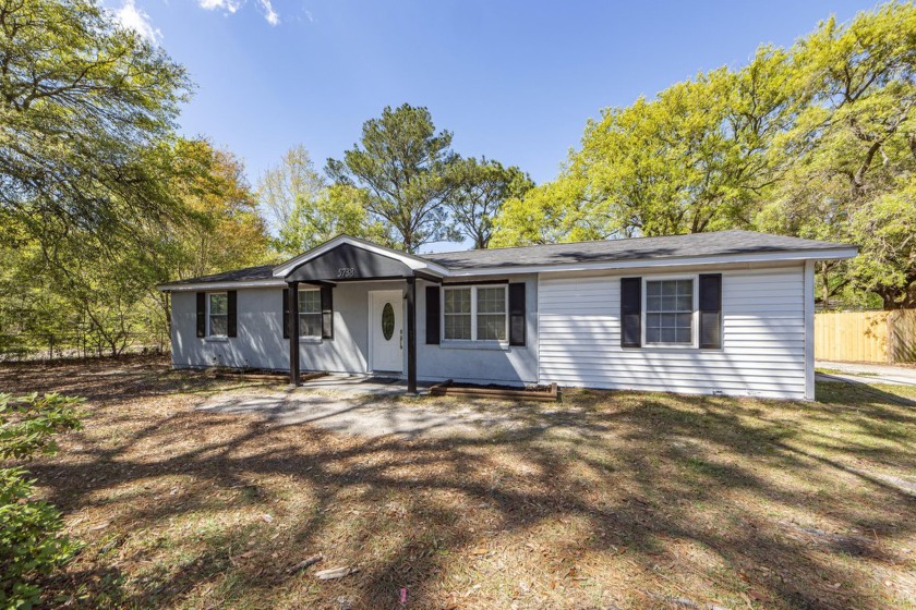 Welcome to your renovated retreat in the heart of Low Country - Beach Home for sale in Hollywood, South Carolina on Beachhouse.com