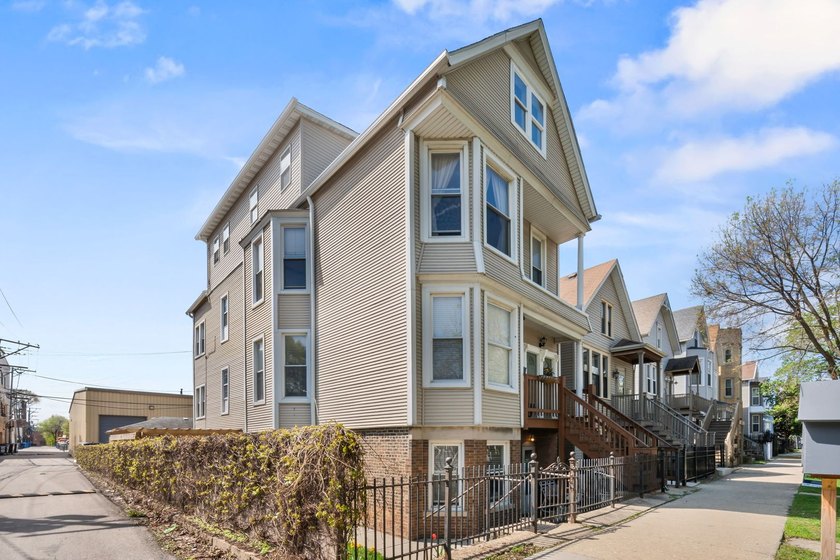 An exceptional investment opportunity in the highly sought-after - Beach Home for sale in Chicago, Illinois on Beachhouse.com