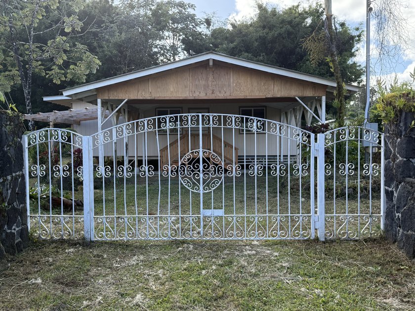 Discover the potential in this AInaloa fixer-upper, ideally - Beach Home for sale in Pahoa, Hawaii on Beachhouse.com