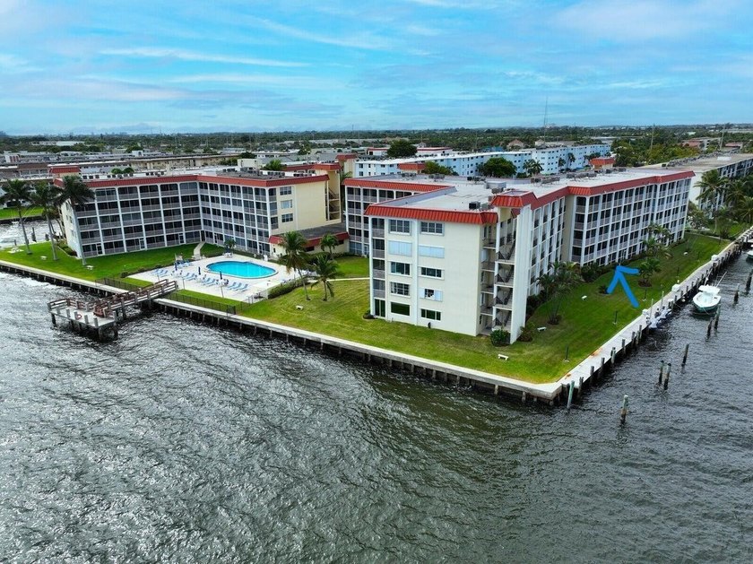 This gorgeous ground floor condo has wide Intercoastal views and - Beach Condo for sale in North Palm Beach, Florida on Beachhouse.com