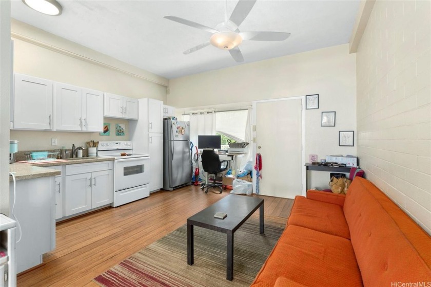 ADORABLE 1BED/1BATH unit in URBAN Honolulu! This BRIGHT & AIRY - Beach Condo for sale in Honolulu, Hawaii on Beachhouse.com