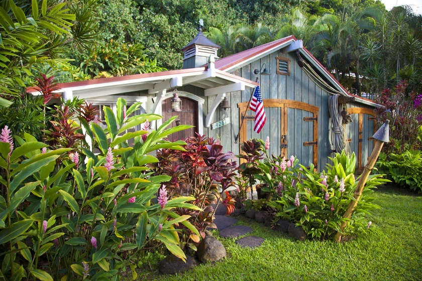 Quaint beach cottage, perfectly situated at the quiet end of - Beach Home for sale in Kilauea, Hawaii on Beachhouse.com