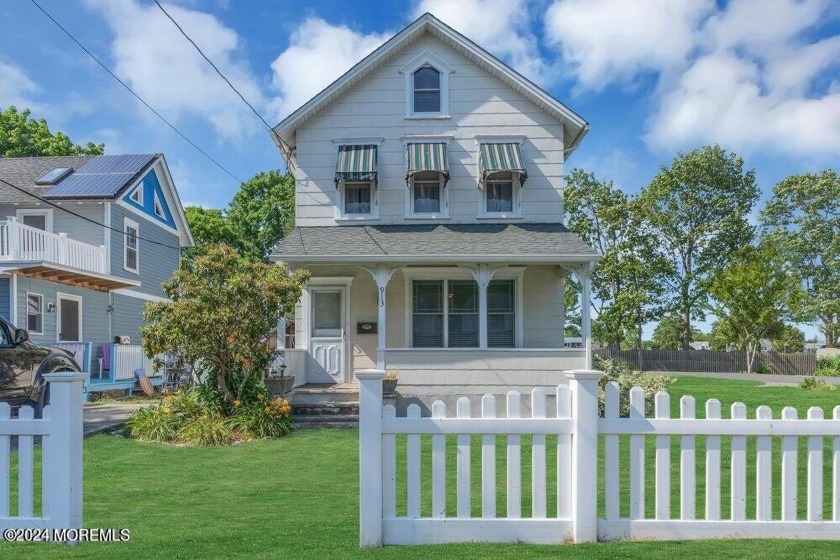 Charming seashore Colonial in sought after ''east of the canal'' - Beach Home for sale in Point Pleasant, New Jersey on Beachhouse.com