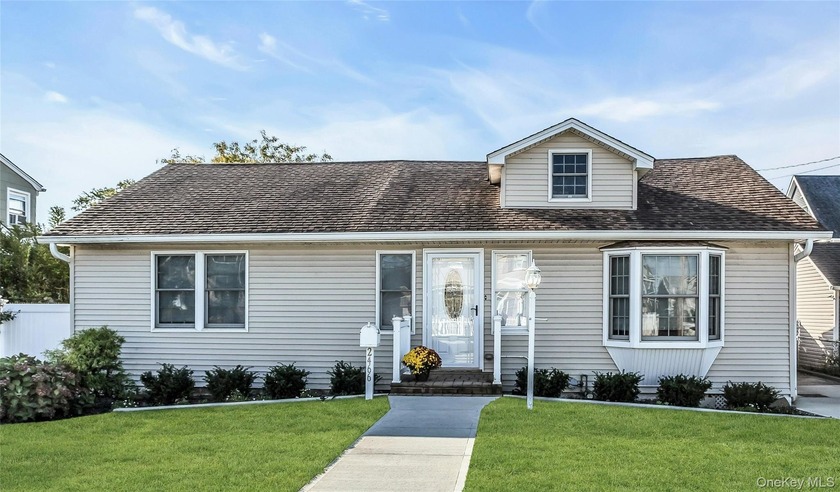 Welcome to this beautifully updated expanded ranch offering the - Beach Home for sale in Bellmore, New York on Beachhouse.com