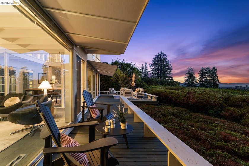 Panoramic Golden Gate views from this extraordinary modernist - Beach Home for sale in Berkeley, California on Beachhouse.com